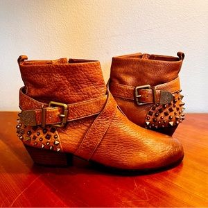 Vince Camuto Vtg Stunning Studded Leather Ankle Boots